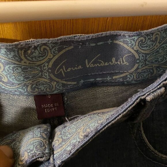 Gloria Vanderbilt shorts - Picture 3 of 3